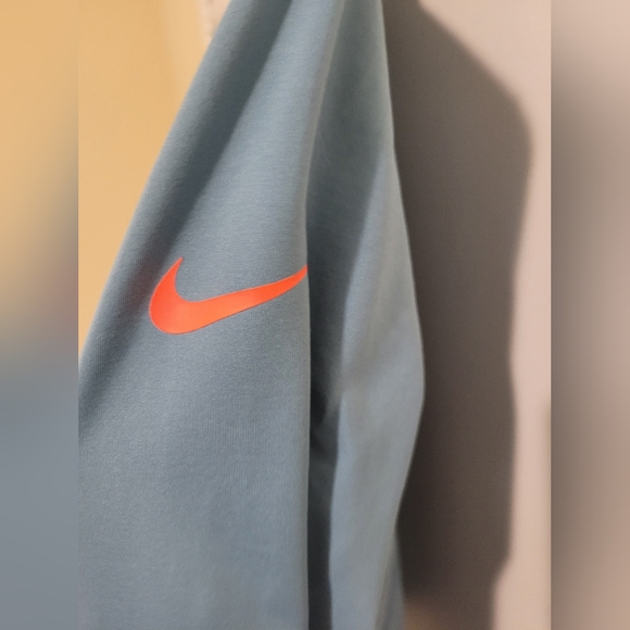 Nike dry fit top - Picture 4 of 6